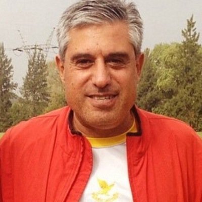 CUENTA OFICIAL. DIRECTOR TÉCNICO DEL COLEGIO SJ. VOMITÓ WAFFLE.