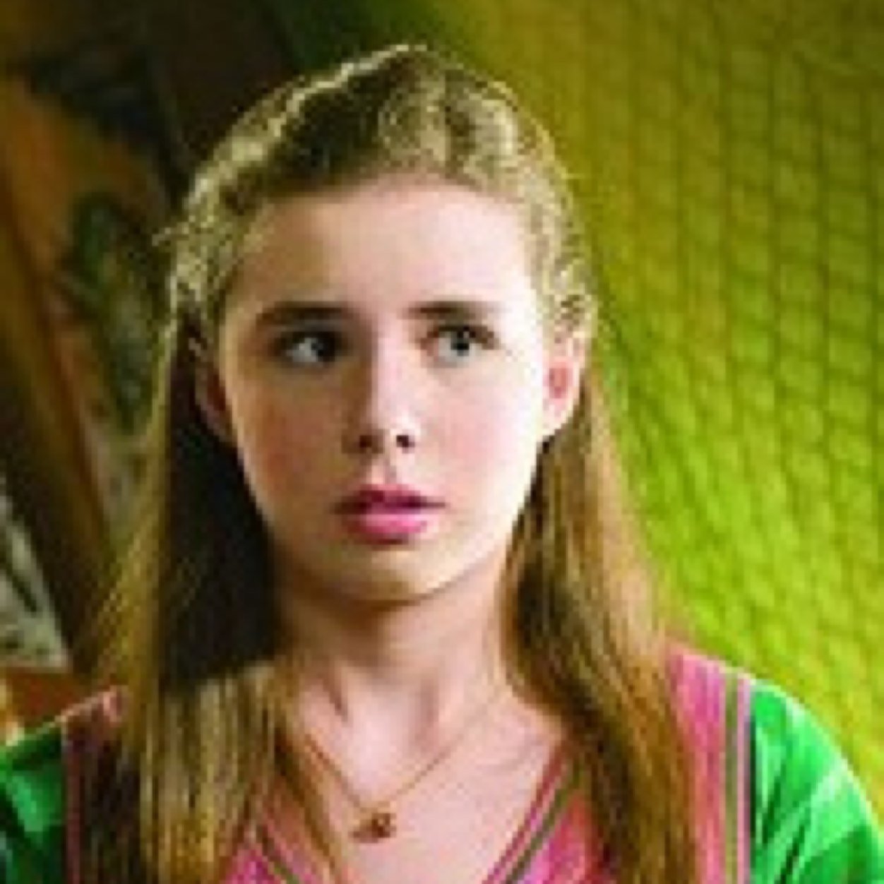 I help out in the Cirque Du Freak, and im a monkey girl but @ShaunSamantha adopted me out of the cirque, NOT a performer #RP