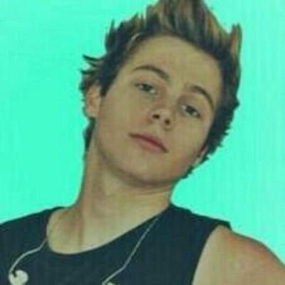 free follow from @cliffordinary1 please follow her because she loves you? (ask for a fback!) If you already follow, tysm! P.S pls rt and fav stuff(stay active)