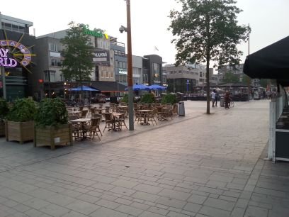 Scheiden kan beter en prettiger. Probeert ALIMENTATIEBANK onder de aandacht te brengen. En aandacht voor probleem van de lagere middeninkomens op huurmarkt.