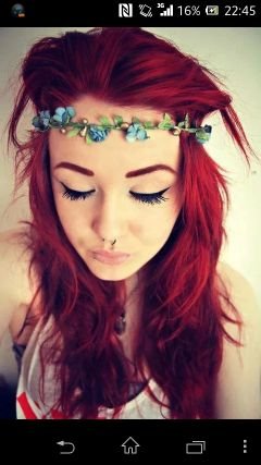 chiaryblue's profile picture. vorrei tanto sapere a cosa pensi quando sei presente ma trasparente.