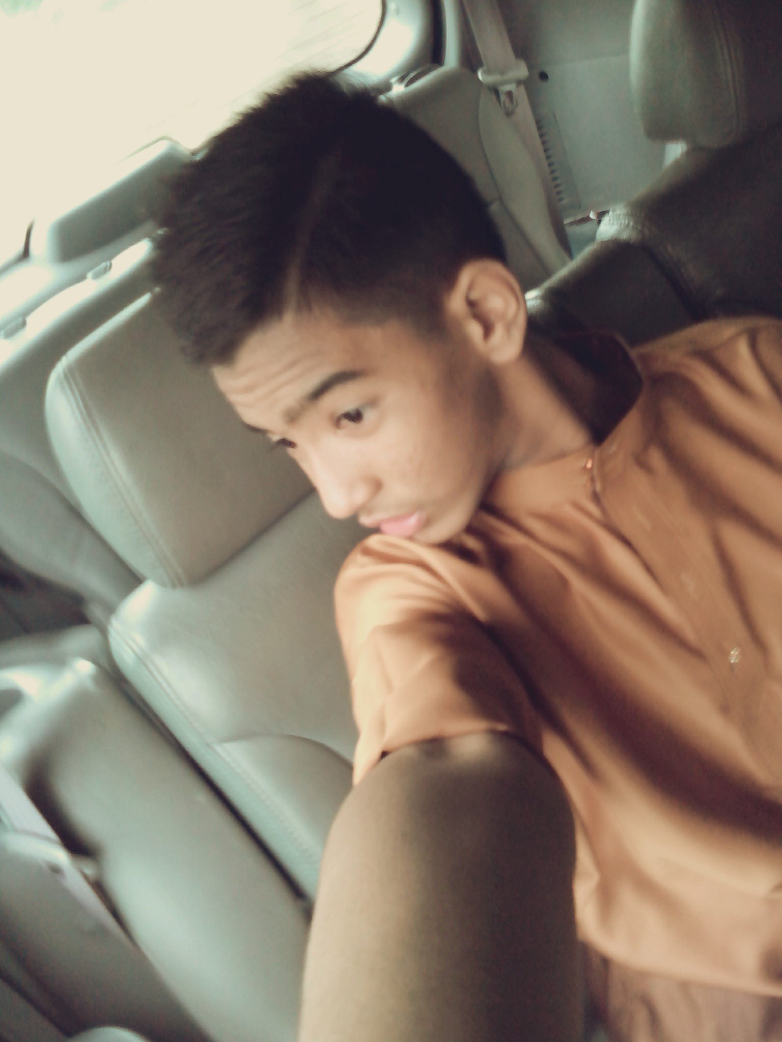 Facebook :aiman syakir  Instagram:Aiman.Syakir   wechat:aiman_single