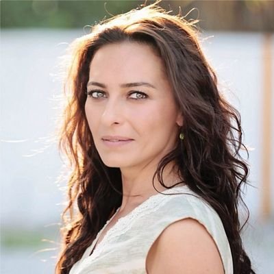 Ayça Bingöl'ün en güncel twitter fan sayfasıdır.
Resmi hesap : @ayca__bingol