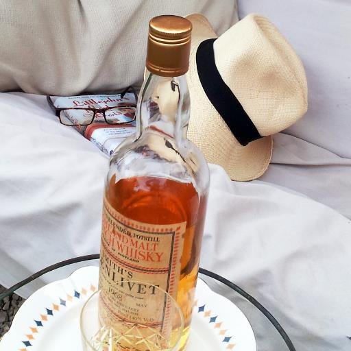 Enjoys & drinks Spirits & Wines. Vintage but not old fashioned. Tweets, as 140 characters stops me from waffling.