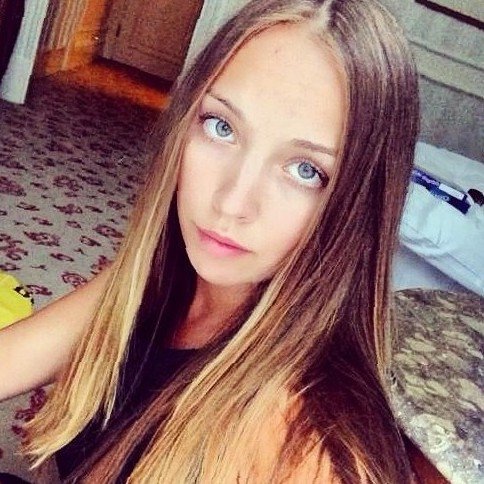 uhskuide's profile picture. social nomad, wine researcher, proud mother