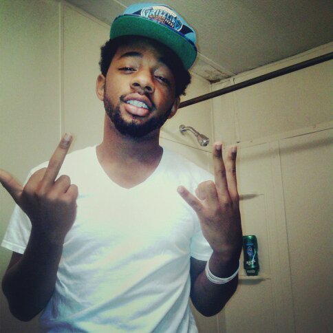 A young nigga from tha deep mud tryna make it out. Prey For Me. - Free my Brudda