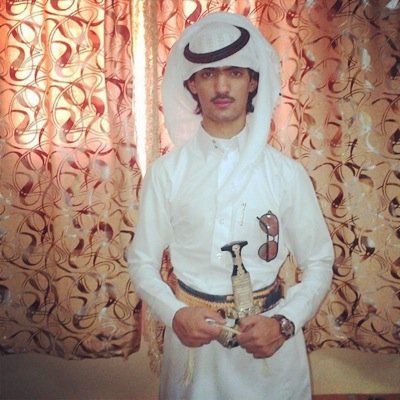 ماعاّد أبي غيرك من ألنأس مخلوق .. يا إللي عليك يسوق قلبي حميا .. لو كان غيرك يملك الحسن والذوق .. بقول وش جاب الثرئ للثريا