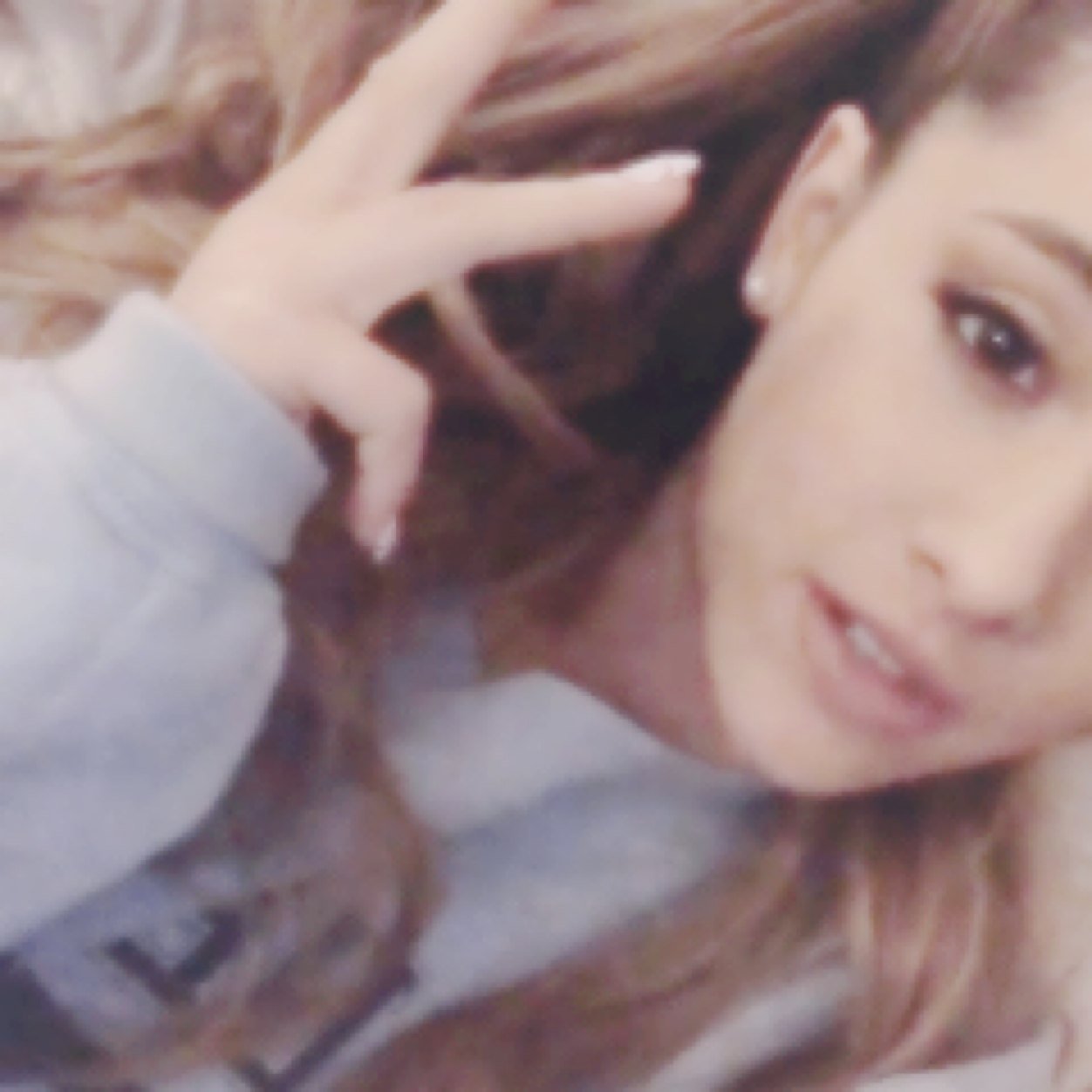 I love ariana