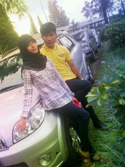 .akku sllu Keep smile d'hadapan 0rang-0rang yang akku cinta dan ku sayangi terutama IBU. . dan kalian yang pernah knl dngan'qhu.. I love yOu