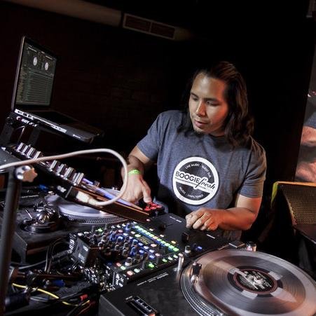 2014 CDN East Coast Red Bull 3style Champ | Husband, Father, UI Architect, that sometimes moonlights as a DJ | IG: dj_dsmooth | https://t.co/a5KjORXYUS