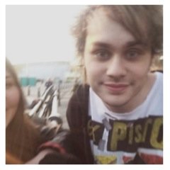 tweet me the layout you want, i'll dm it to you ! no limit, but give credit please :D i take requests but it takes time *•. @somedayclifford ⛄️