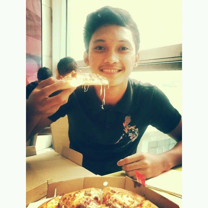 roemarpajaron's profile picture. 