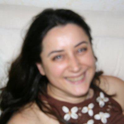 Normalde pekte kus meraklisi degildi.. Yasaklaninca kusun kanadina asildi Ozgurlugu gitmesin diye...