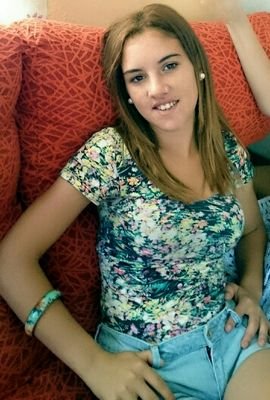 Si algun dia llegaras a caer no te preocupes, haz como el sol que cada tarde cae, pero cada mañana se levanta con mas resplandor..;)