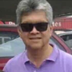 Nací en Lima(47), Contador Publico Univ. San Martín de Porres(79) post grado Administración en ESAN (80).
 Cuatro hijos, 5 nietos.