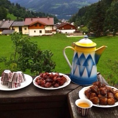 يقولُ ابنُ رجب: (إذا أردتَ أن تعرفَ نِعَمَ اللهِ عليك، فأغمِضْ عينَيْكَ)