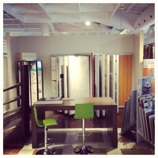 Residential and Commercial flooring specialists. Hardwood, Carpeting, Area Rugs, Window Coverings, Ceramic, Stone, Vinyl, LVT, Cabinetry