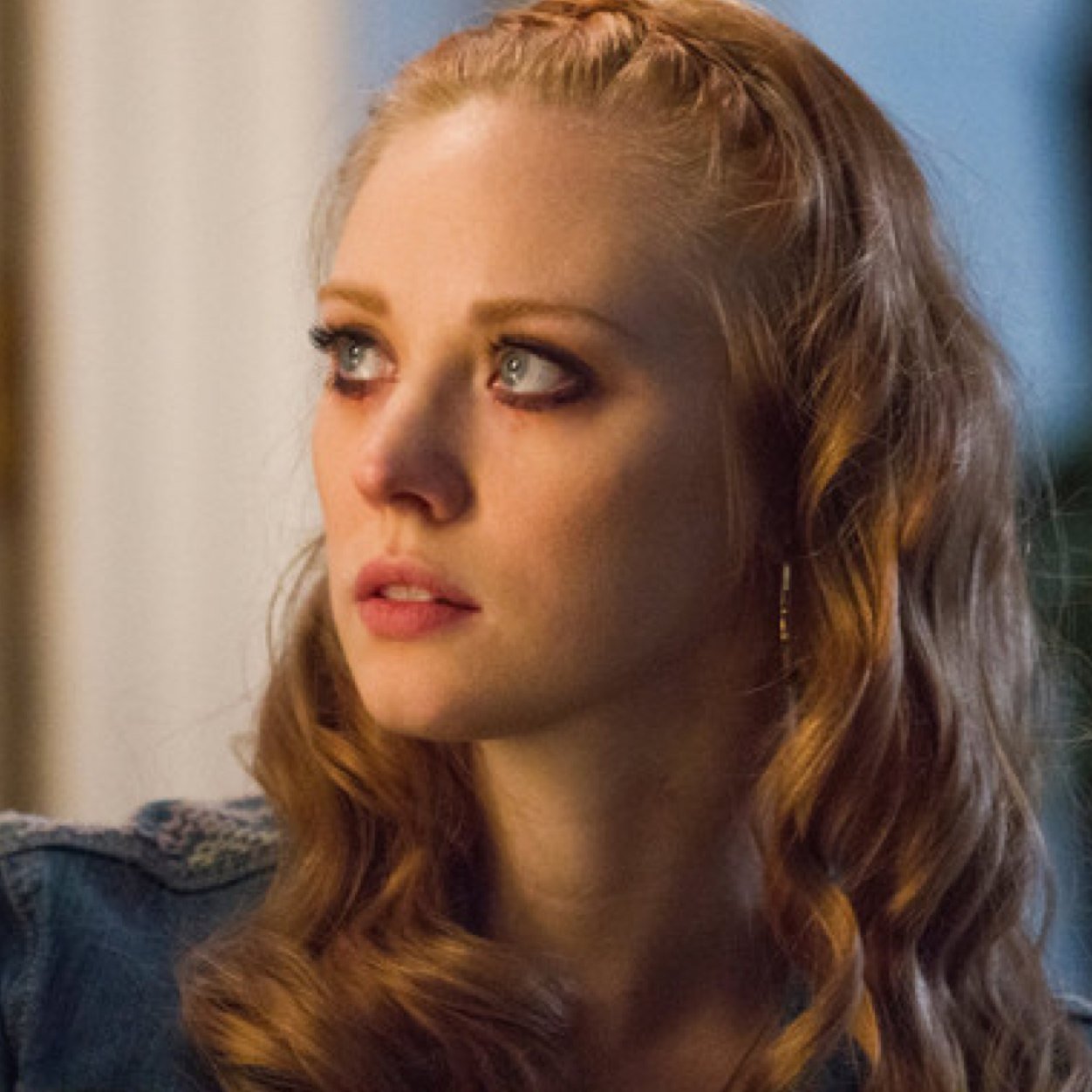 Living in a zombie crisis. Everyone keeps dying and coming back, even us vampires. Don't think I won't kill you. #Bitch #TWD #Single (RP Account)