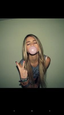 SraOculta's profile picture. Vengo a hacerte sonreir, no a que me critiques, gracias.
No quiero gustarte, quiero gustarme. #FollowBack #FollowMe