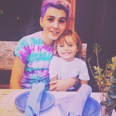 an account to appreciate @SamPottorff's amazing freckles jc/6