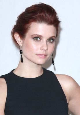 Hija del rey del Océano. Increíblemente curiosa y obstinada. Una chica sencilla con una mente complicada.|#RPLibre +18 #OUAT