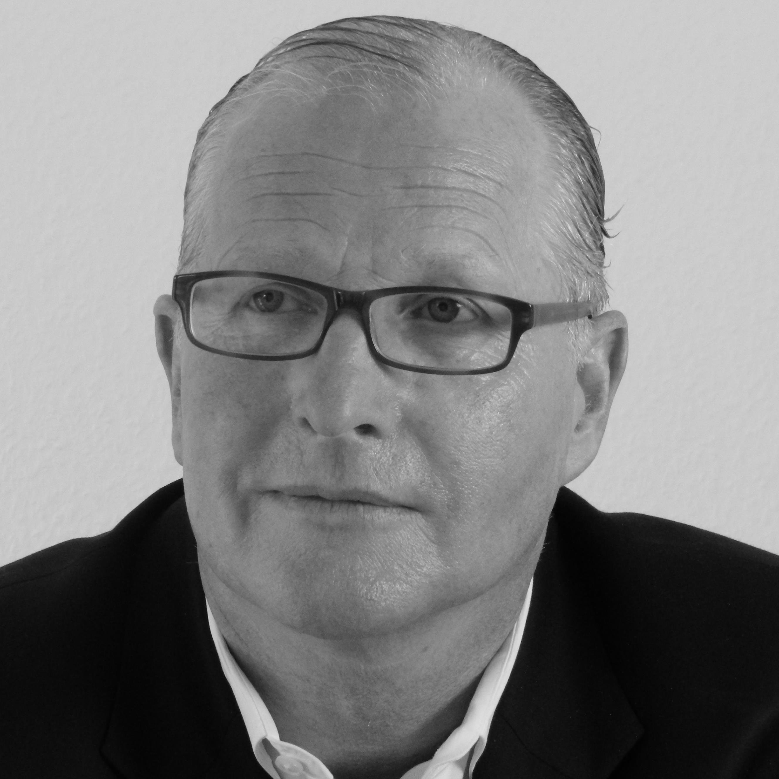 In meinem Leben gibt es 2 Schwerpunkte, persönliches und vertriebliches. In beiden bin ich mehr als gut. Ich möchte anderen auch helfen in beidem gut zu werden.