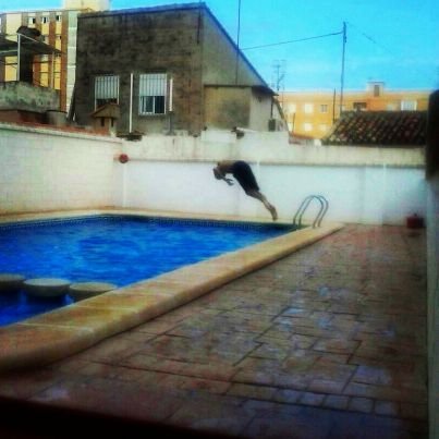 La vida esta hecha para disfrutar no para sufrir que es lo que esta pasando en el colegio. Algunos dias sufres y otros puede que disfrutes