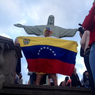 EL QUE VIVE EN LA OSCURIDAD CON POCA LUZ SE ENCANDILA QUE VIVA VENEZUELA