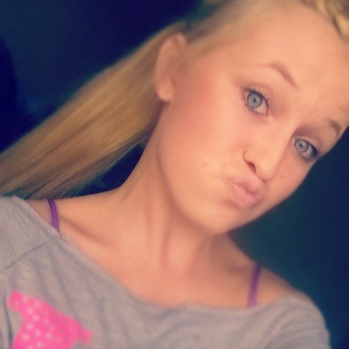 DaiveyL's profile picture. Loading Bio........