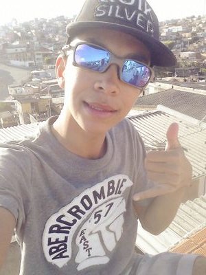douglas
17 anos ★ que seja eterno enquanto dure , e que dure para sempre☆ namorado da lary  ♬