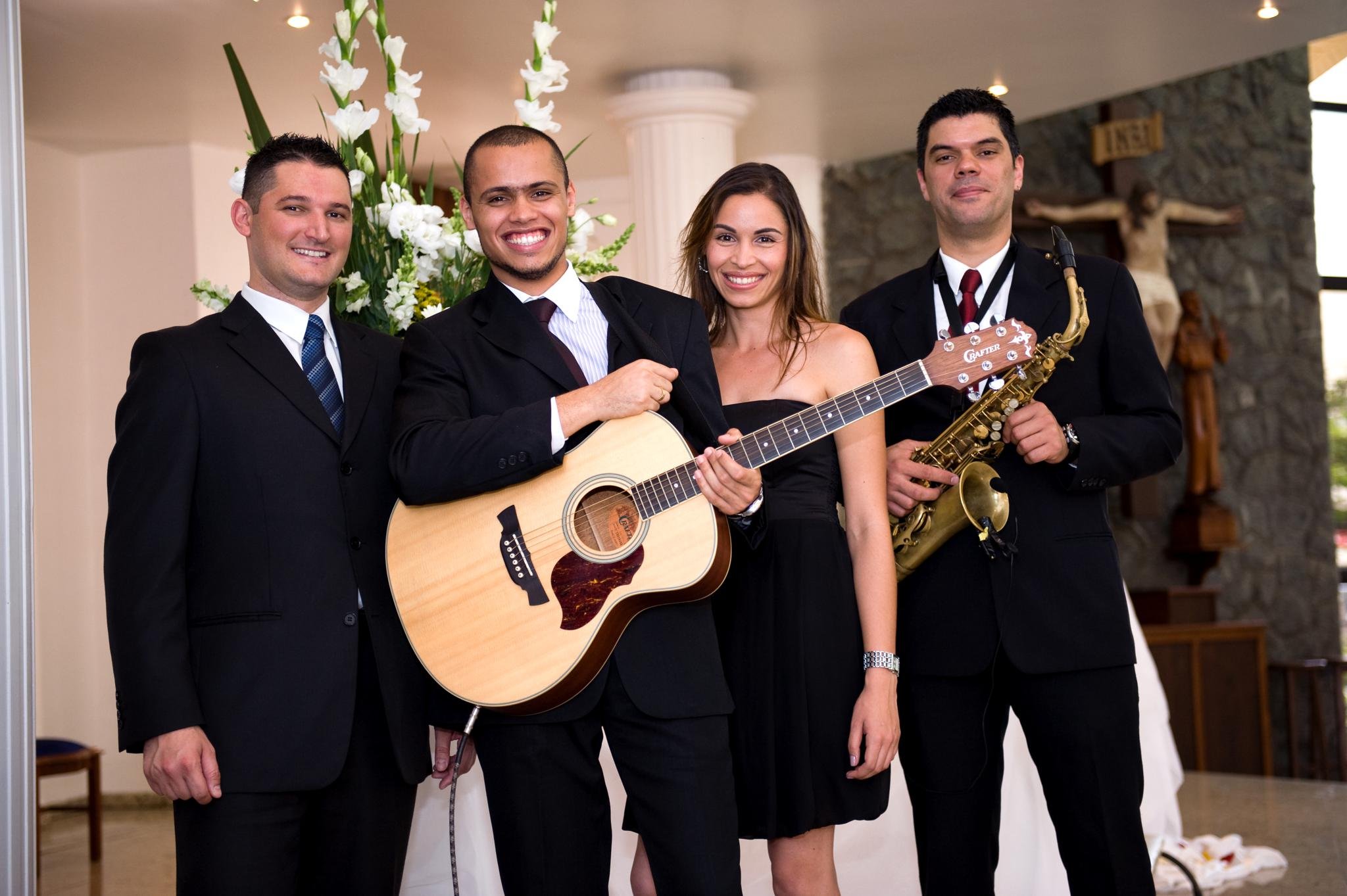 O Grupo Harmonia Divina é formado por Músicos de Betim/MG, atuantes a mais de 14 anos em Casamentos e Formaturas. Contato: grupoharmoniadivina@hotmail.com