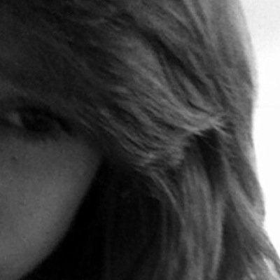 17 nickname is pikachu.im very creative and im bisexual.Add me on snapchat and instagram 
Snapchat:ihideyoufind
Instagram: beth_pika