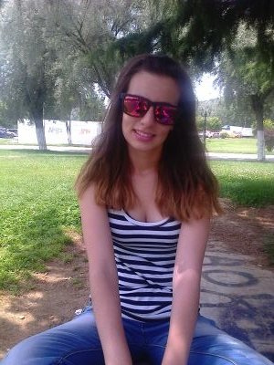 Helo guys!my name is Agnes and i am from Greece.I live in Kastoria,i am 15 years old and i am belieber.Follow me Justin :D 3