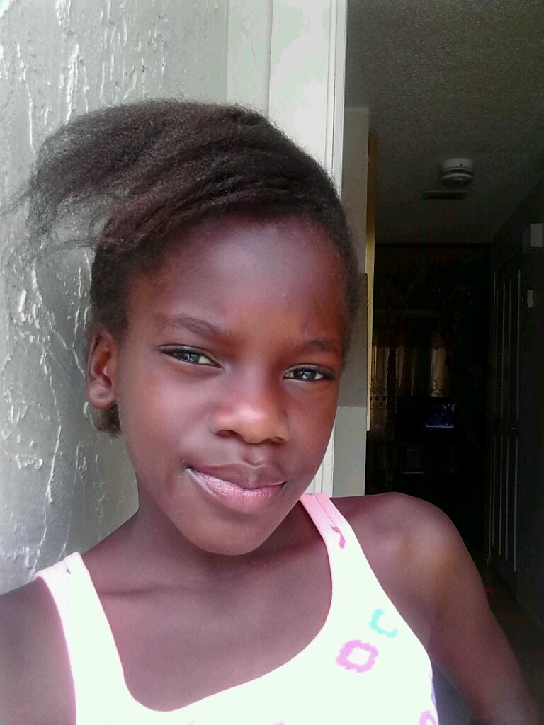 I love to dance I'm a big fan of iggy and zendaya they are my favorite love ya