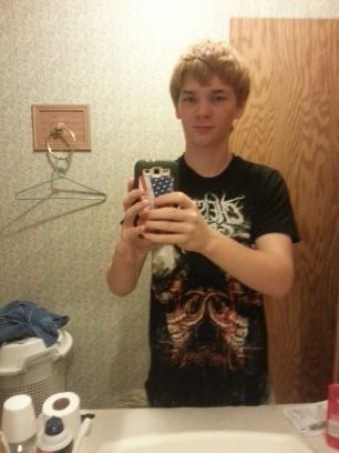 I play guitar/scream looking for other players and bands to jam with.