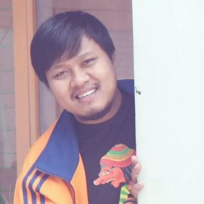 almowww's profile picture. Moslem, graphic-designer and liverpudlian