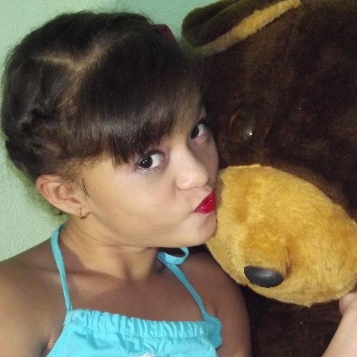 oiii meninas bom sou jenny Orsano tenho 11 anos e vou fazer esse twitter para fala de moda e beleza com vocês.. sou louco por sapatos e bolsa.