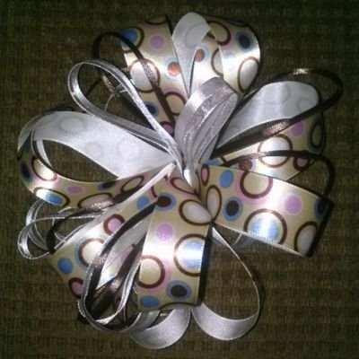 Bows, bows, and more bows! If you love bows and want your own unique style I'm your gal!