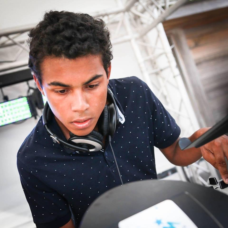 Aka AUDIOWAVE // DJ // 18 // Known from MNM Start To DJ // https://t.co/m74wMogqbi