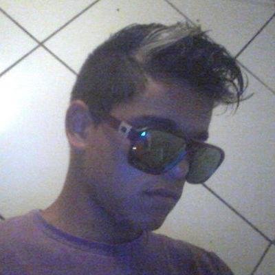 sou chato mesmo u.u , e irmão desses malucos @pedregum_bones e @muleke_doidos2 , se to te agradando valeu e se não to ... foda-se !!!!