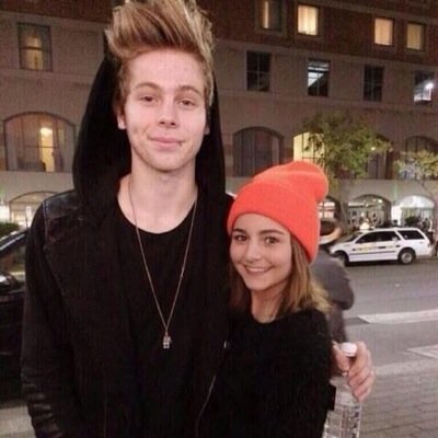 lukehenmsms's profile picture. follow @jigglypuffIuke please :-)