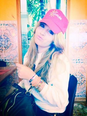 CeliaDeperfite's profile picture. Je suis se genre de fille qui quand on lui fait une crasse, je lui fait le double. Mais avec un grand coeur. Ce qui sont pas content  niker vos mère. :)