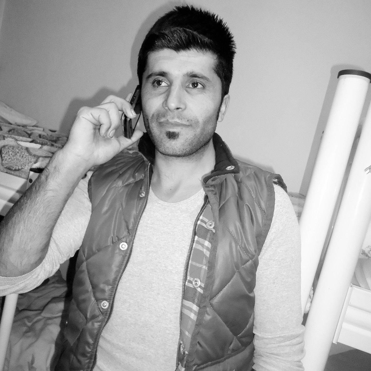 Anlamlı bir cümle kurmaya gerek yok anlamsız bir hayat yaşarken iyigeceler