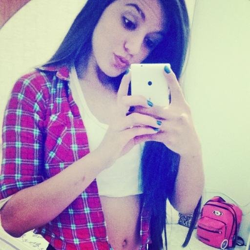 A Priiincesinha que não Nasceeu
Para ficar preza no casteelo, Maaiss Sim para
Enfrentar A realidade Com a Cabeça Eguiida ~ ♥
Me segue amore!