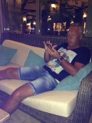 Werken bij Dyka , Ajax me cluppieee ,houden van carnaval lief   hebber van het Nederlandse lied , veel feesten en vooral genieten van het leven...