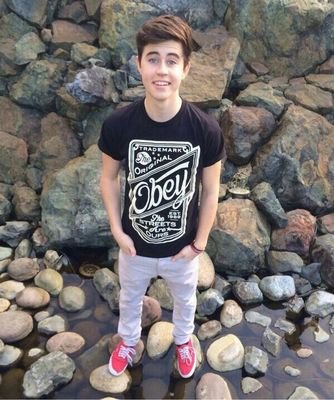 just a 15 year dutch girl named roby  love nash nash nash nash nash nash I LOVE YOU SO MUCH @nashgrier