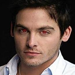 SenselessTwin's profile picture. I'm the senseless one, the one who feels nothing. Slowly Corin is changing that much to @TwinParoxysm's dismay || 18+ RP #WCD #TwiSLAdmin