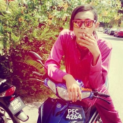 Lex lu~ tweet menghilangkan bosan~ :3... 3 masdiana ^^ --
