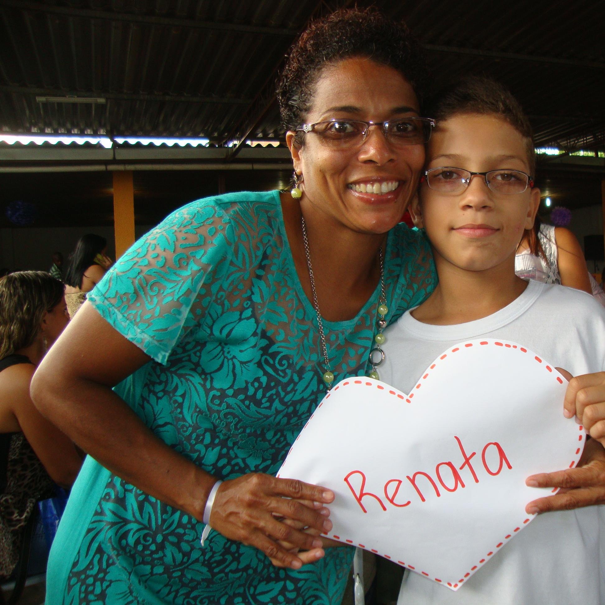 Amo meu Deus acima de tudo! Sou discípula do MAR, casada com Claudio Himmelsbach, tenho dois filhos lindos, Breno e Miguel.