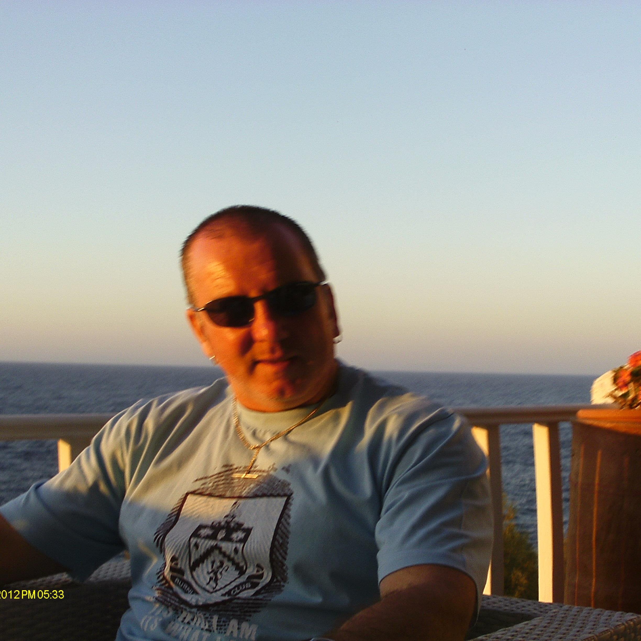 clive270360's profile picture. 